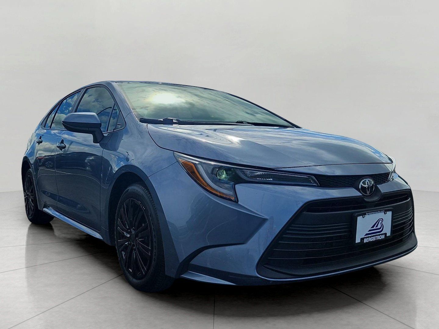 Used 2024 Toyota Corolla LE FWD image 1