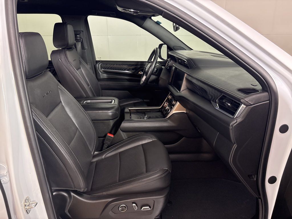 Used 2024 GMC Yukon XL Denali AWD/4WD image 15