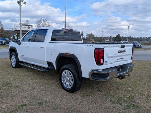 Used 2022 GMC Sierra 2500 SLE w/ SLE Value Package; image 5