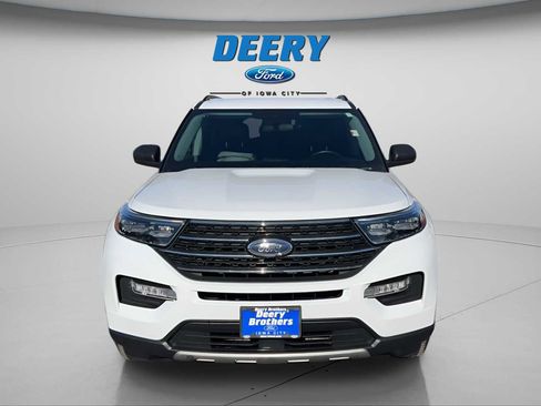 Used 2023 Ford Explorer XLT w/ Equipment Group 202A image 8