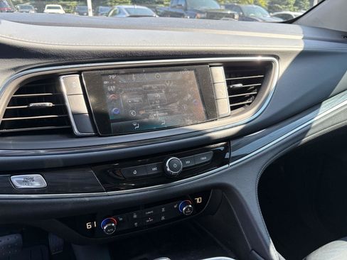 Used 2019 Buick Enclave Essence FWD image 9