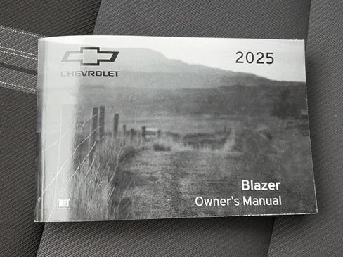 Used 2025 Chevrolet Blazer LT AWD/4WD image 52