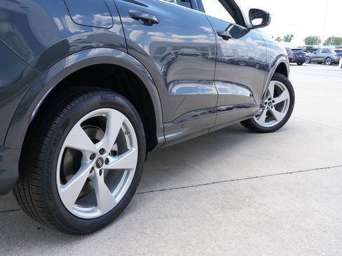 Used 2025 Audi Q5 Premium Plus w/ Premium Plus AWD/4WD image 11