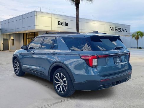 Used 2025 Ford Explorer ST-Line w/ Premium Package image 8