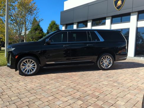 Used 2023 Cadillac Escalade ESV Premium Luxury image 3