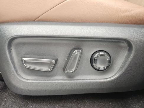 Certified 2025 Toyota 4Runner Limited AWD/4WD image 13