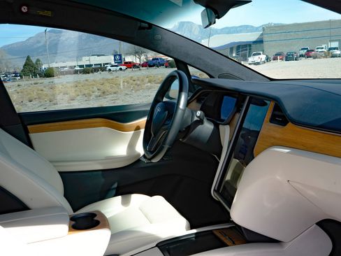 Used 2020 Tesla Model X Long Range image 27