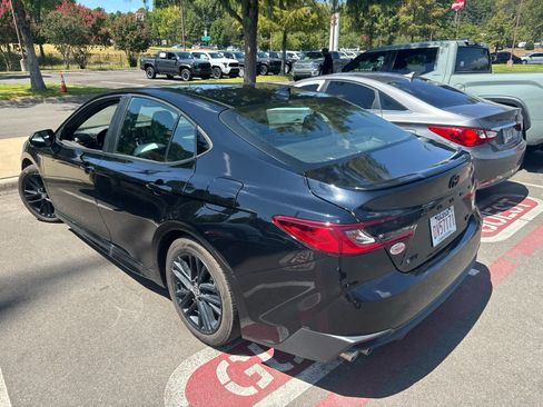 Used 2025 Toyota Camry SE w/ Convenience Package FWD image 3