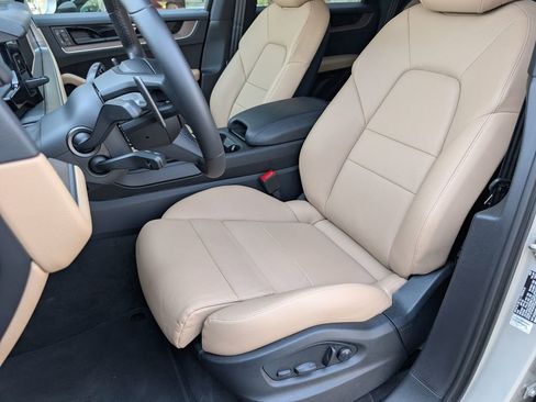 Certified 2025 Porsche Cayenne E-Hybrid AWD/4WD image 5