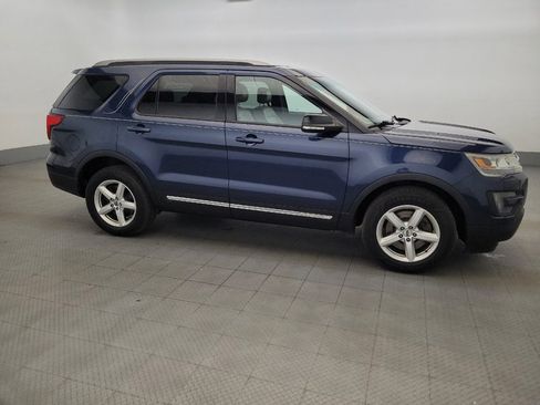 Used 2016 Ford Explorer XLT w/ Equipment Group 202A AWD/4WD image 11