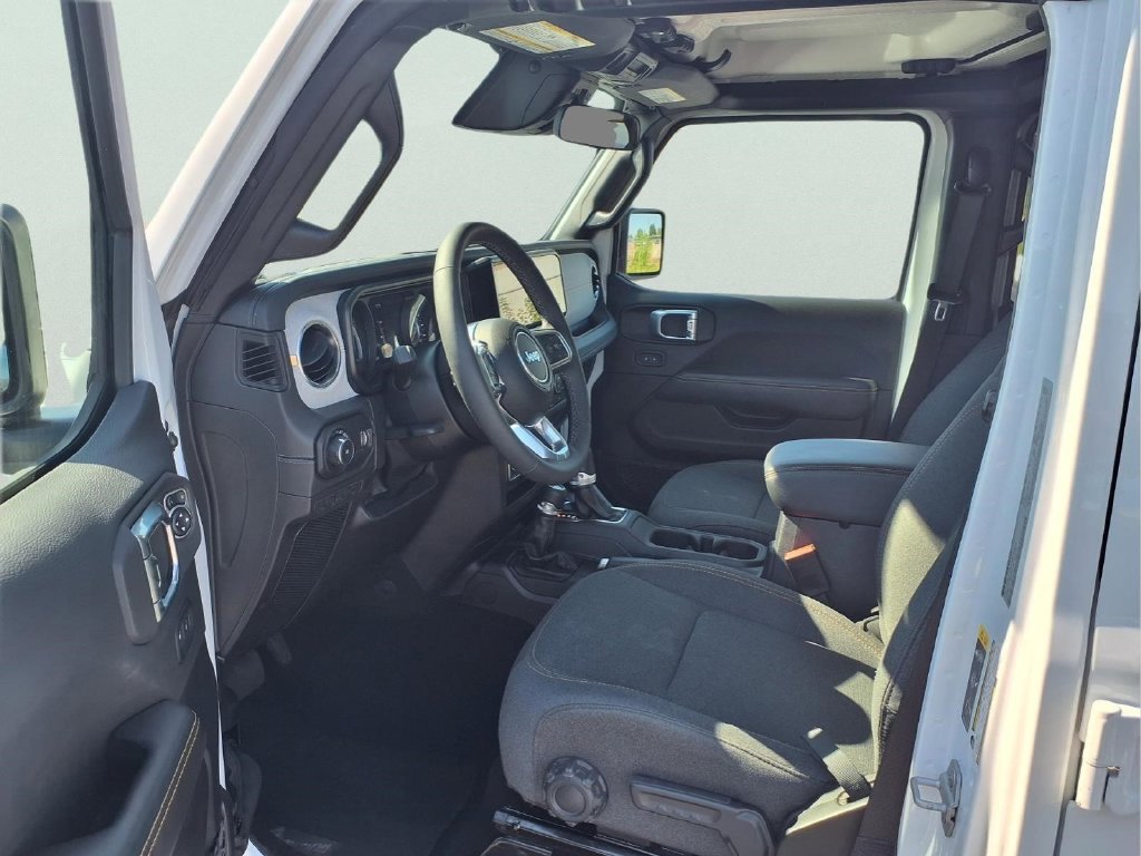 Used 2026 Jeep Wrangler Unlimited Sahara AWD/4WD image 17