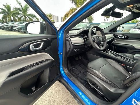Used 2023 Jeep Compass Limited AWD/4WD image 15