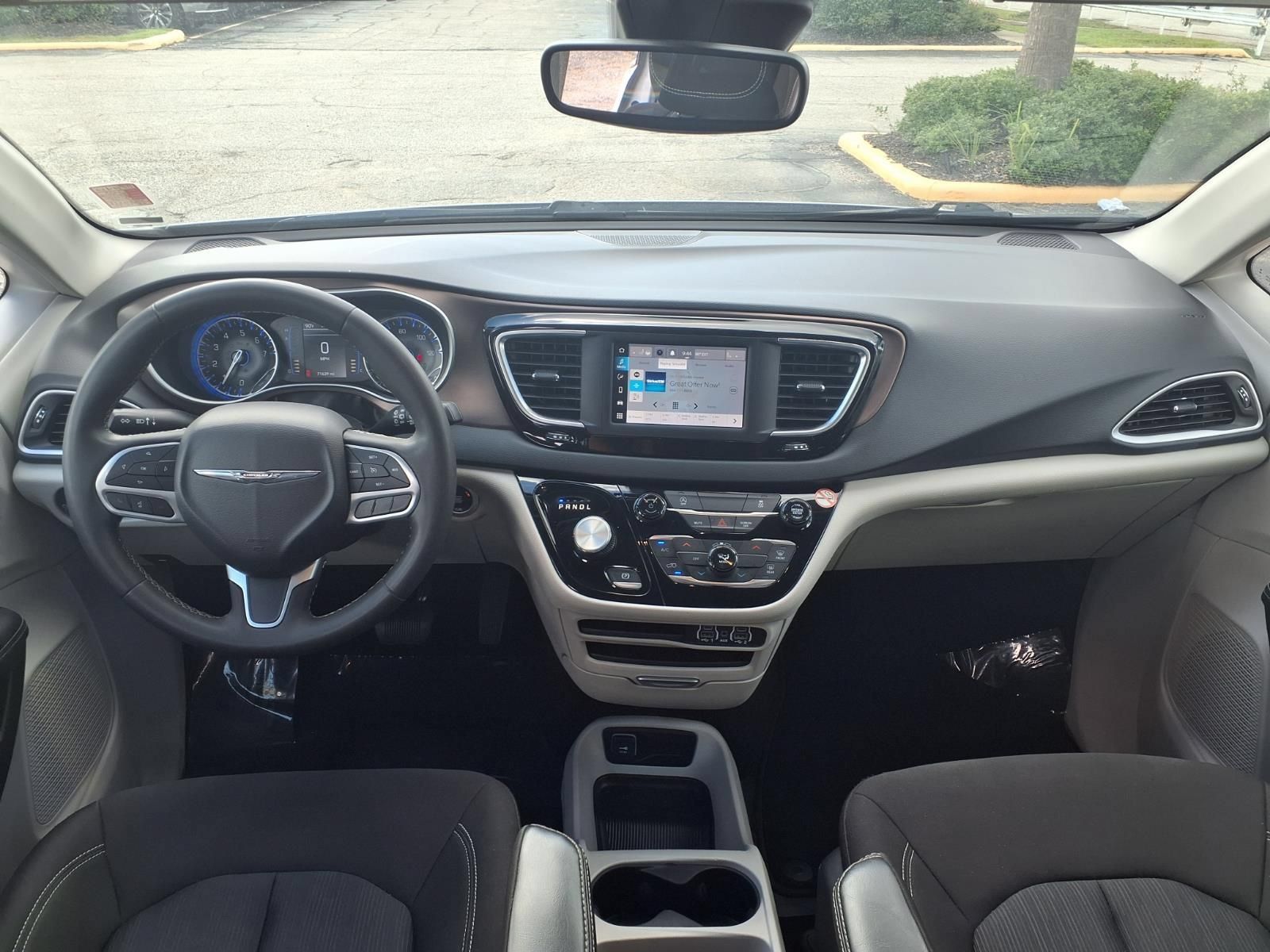 Used 2023 Chrysler Voyager LX FWD image 3