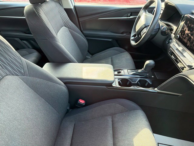 Used 2025 Toyota Camry LE FWD image 5
