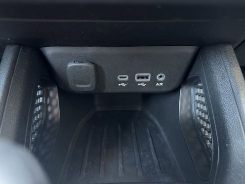 Used 2023 Chevrolet TrailBlazer RS FWD image 24