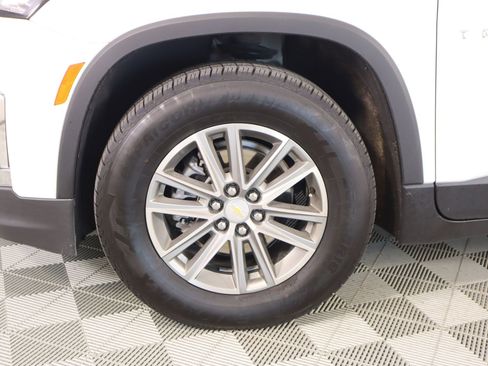 Used 2023 Chevrolet Traverse LT image 17