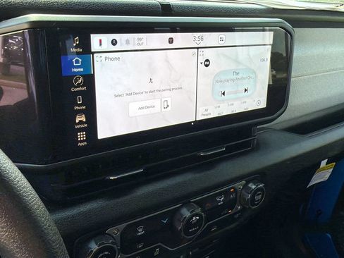 Used 2025 Jeep Gladiator Sport AWD/4WD image 19