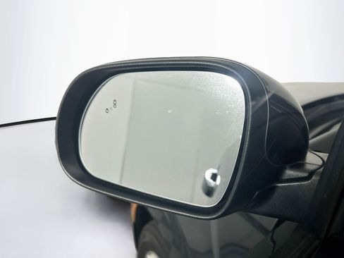 Used 2025 Kia Soul LX w/ LX Technology Package FWD image 16