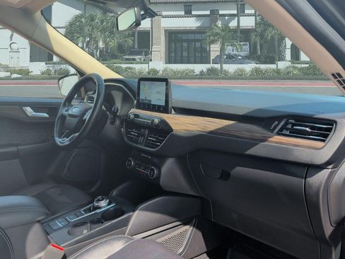 Used 2020 Ford Escape Titanium AWD/4WD image 29