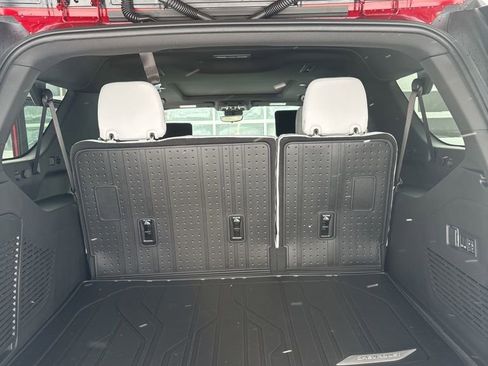 New 2026 Chevrolet Suburban Premier AWD/4WD image 9