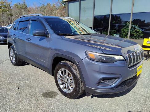 Used 2019 Jeep Cherokee Latitude Plus w/ Cold Weather Group image 2