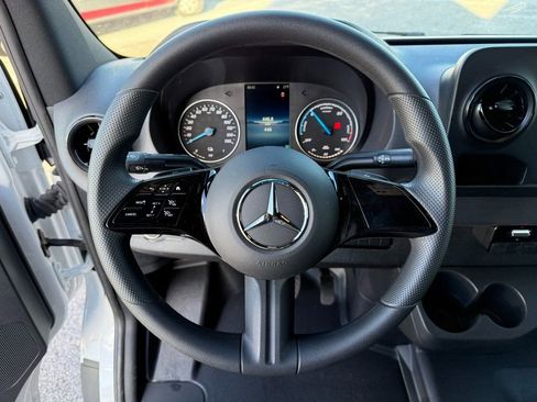 New 2024 Mercedes-Benz eSprinter 170 Cargo image 16