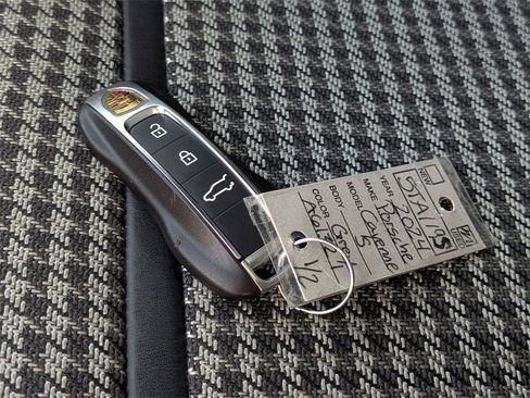 Used 2024 Porsche Cayenne S image 33