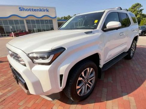 Used 2025 Toyota 4Runner Limited AWD/4WD image 5
