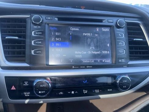 Used 2019 Toyota Highlander XLE image 10