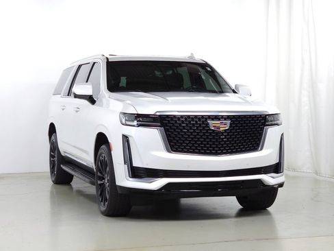 Certified 2024 Cadillac Escalade ESV Premium Luxury AWD/4WD image 10