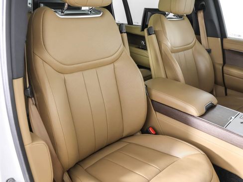 Used 2024 Land Rover Range Rover Long Wheelbase SE image 49
