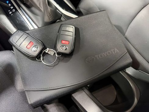 Used 2024 Toyota Corolla Cross LE AWD/4WD image 39