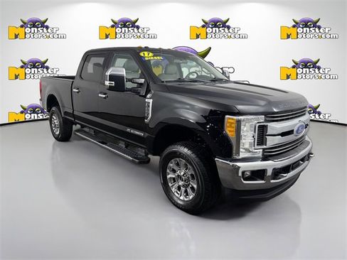 Used 2017 Ford F250 XLT w/ XLT Premium Package image 3