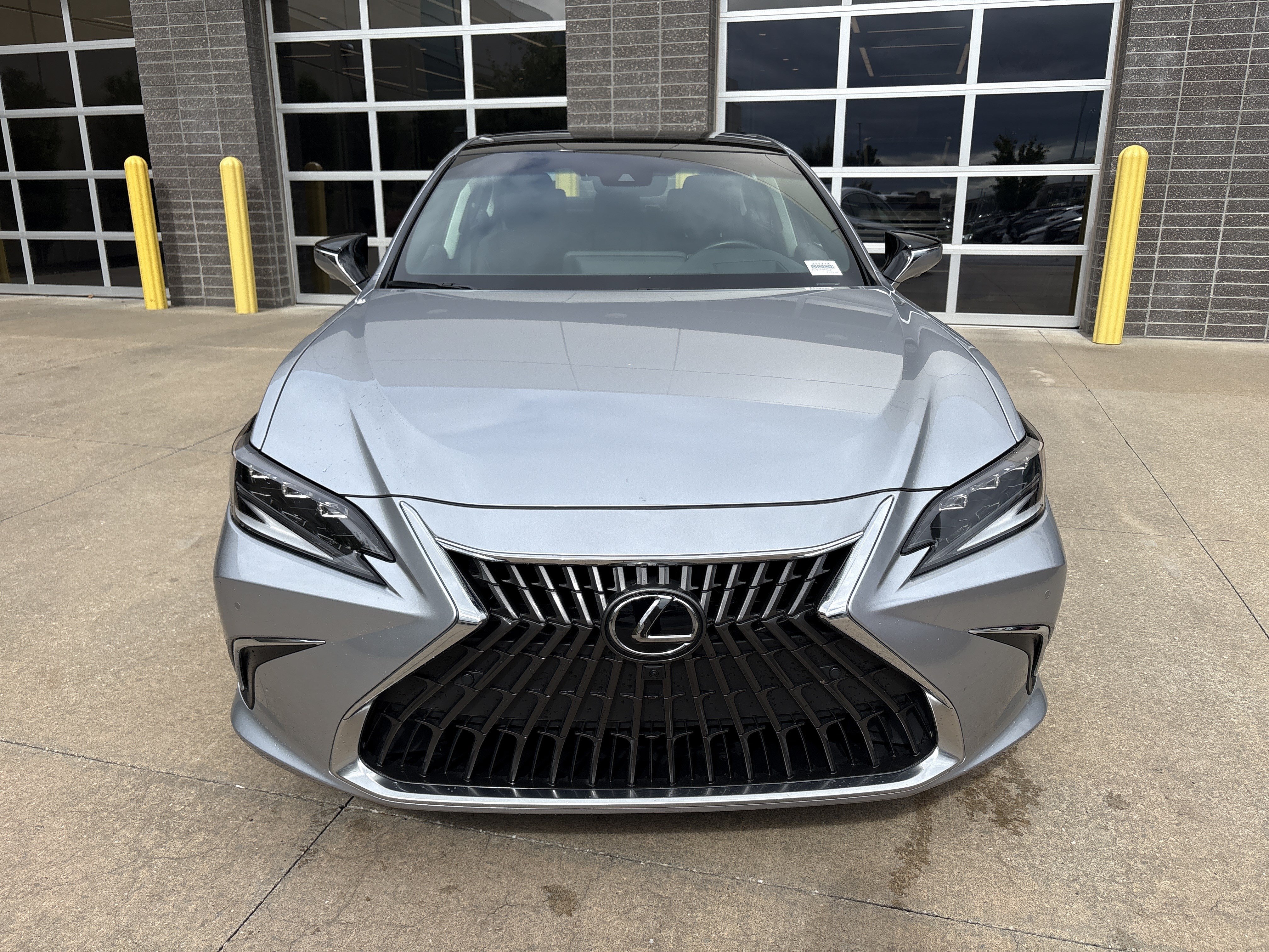 Used 2025 Lexus ES 350 Ultra Luxury w/ Accessory Package (Z2) FWD image 3