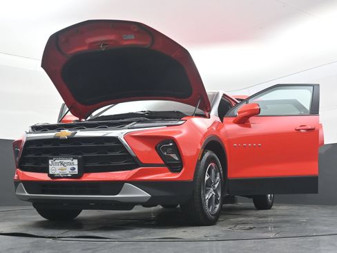 Used 2025 Chevrolet Blazer LT AWD/4WD image 41