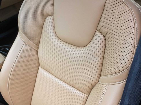 Used 2019 Volvo S90 T8 Inscription w/ Advanced Package image 25