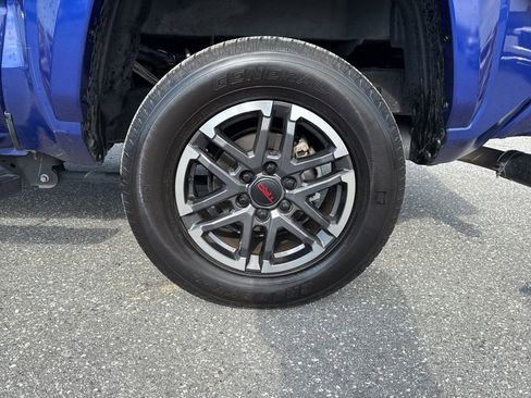 Used 2024 Toyota Tacoma TRD Sport w/ TRD Sport Upgrade Package image 31