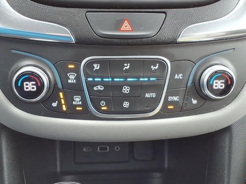 Used 2019 Chevrolet Equinox LT w/ Driver Convenience Package image 17