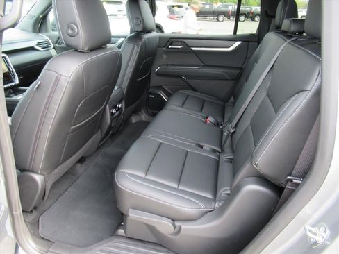 Used 2025 GMC Acadia Elevation FWD image 31