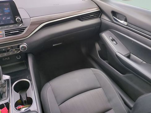 Used 2024 Nissan Altima 2.5 SV image 16