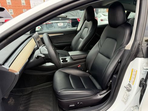 Used 2021 Tesla Model 3 Standard Range Plus image 3