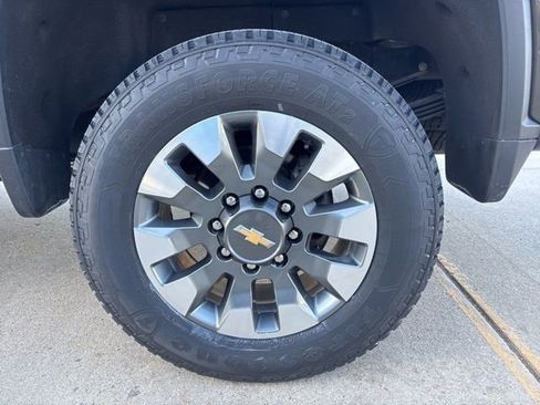 Used 2022 Chevrolet Silverado 3500 LT w/ Convenience Package image 9
