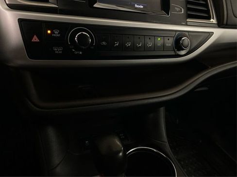 Used 2019 Toyota Highlander LE AWD/4WD image 31