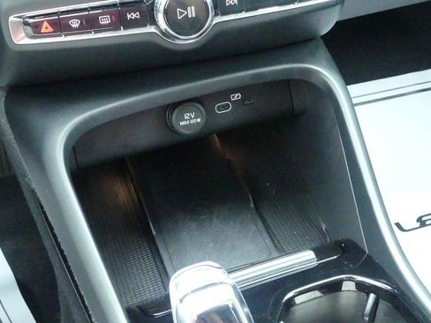 Used 2024 Volvo XC40 B5 Plus AWD/4WD image 25