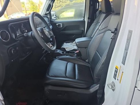 Used 2024 Jeep Wrangler High Altitude AWD/4WD image 9