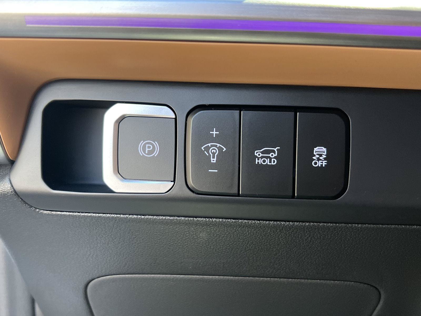 Certified 2025 Hyundai Santa Fe Limited AWD/4WD image 30