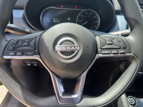 Used 2025 Nissan Versa SV image 17