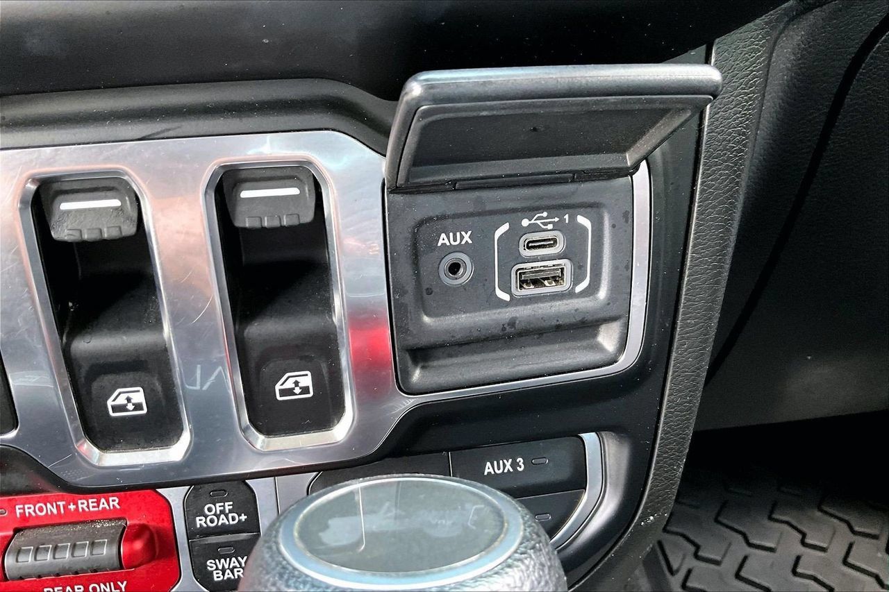 Used 2023 Jeep Wrangler Rubicon w/ Cold Weather Group AWD/4WD image 16