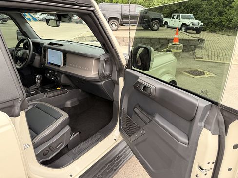 Used 2025 Ford Bronco Outer Banks AWD/4WD image 14