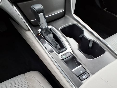 Used 2018 Honda Accord Touring image 22